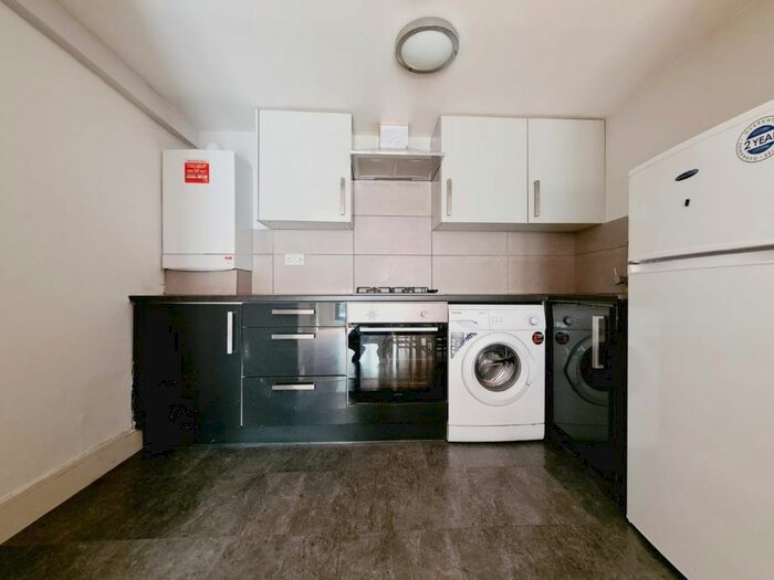 2 Bedroom Detached House To Rent In Colina Mews, London, N15