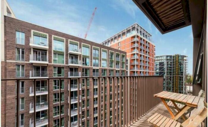 1 Bedroom Flat To Rent In New Mill Road, London, SW11