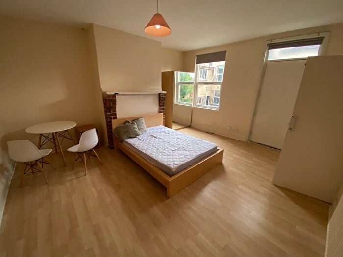 1 Bedroom Flat To Rent In Flat, Clarendon Road, LS2