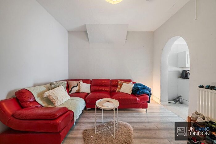 4 Bedroom Terraced House To Rent In Corporation Street, Stratford, E15