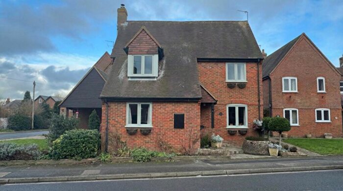 4 Bedroom Detached House For Sale In Mitchell Close, Thame, Oxfordshire, OX9