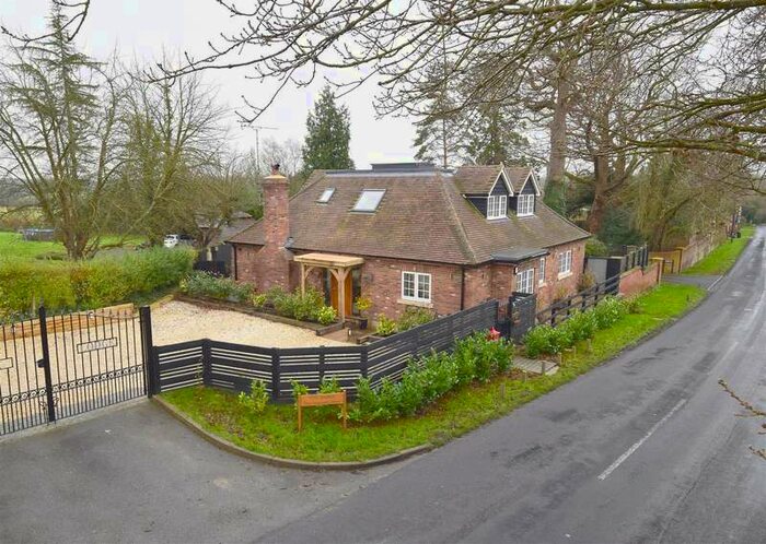 4 Bedroom Detached House For Sale In Brissenden Court, , Bethersden, TN26