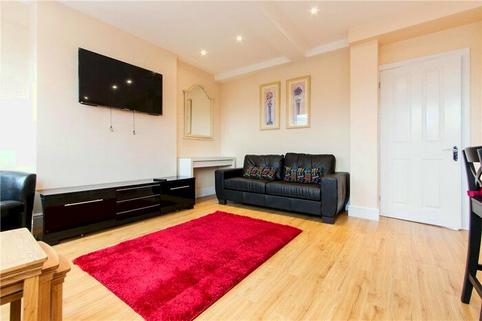 4 Bedroom Flat To Rent In St Johns Estate, Tower Bridge Road, London, SE1