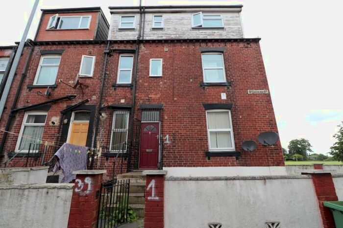 1 Bedroom Flat To Rent In Flat, Moorfield Road, Leeds, West Yorksire, LS12