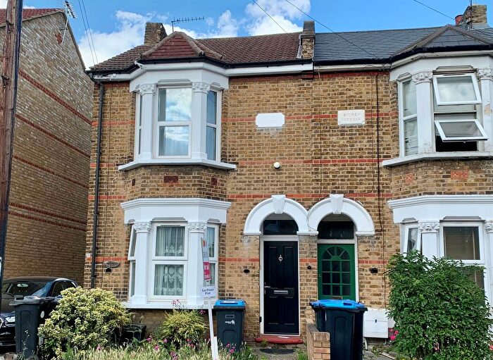1 Bedroom Flat For Sale In Browning Road, Enfield, EN2