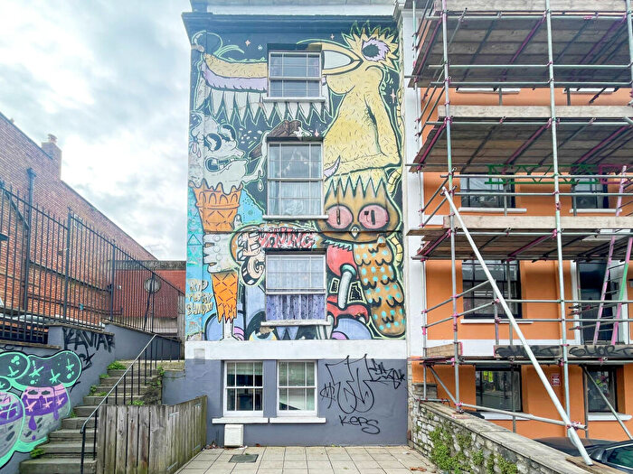 6 Bedroom End Of Terrace House To Rent In Cheltenham Road, Stokes Croft, BS6