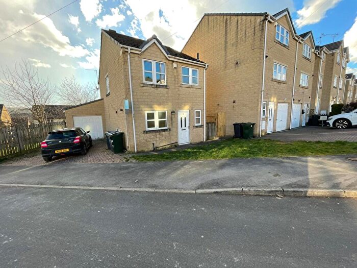 3 Bedroom House To Rent In The Oval, Bingley, West Yorkshire, Uk, BD16