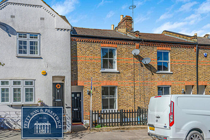 2 Bedroom House To Rent In Cowley Road, Wanstead, E11