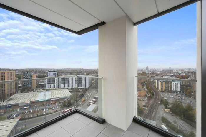 2 Bedroom Flat To Rent In Station Road, London, SE13