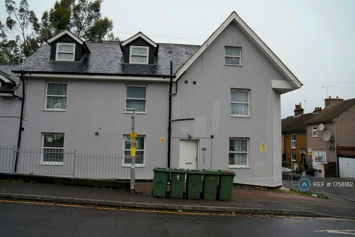 1 Bedroom Flat To Rent In Melville Road, England, ME15