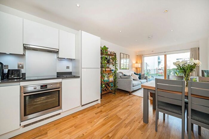 1 Bedroom Flat For Sale In Streatham High Road, Streatham, SW16