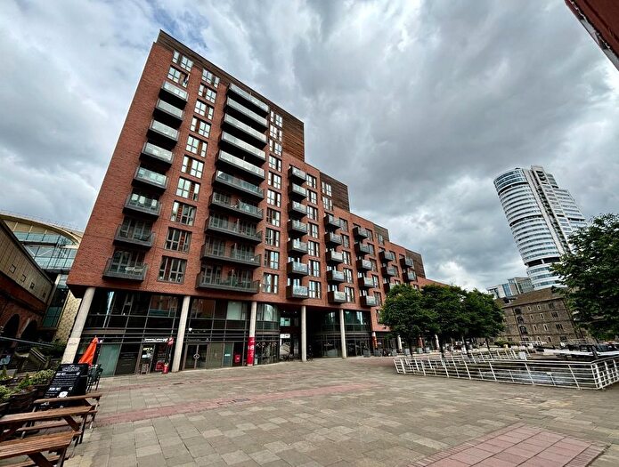 2 Bedroom Terraced House To Rent In Wharf Approach, Leeds City Centre, Leeds, LS1