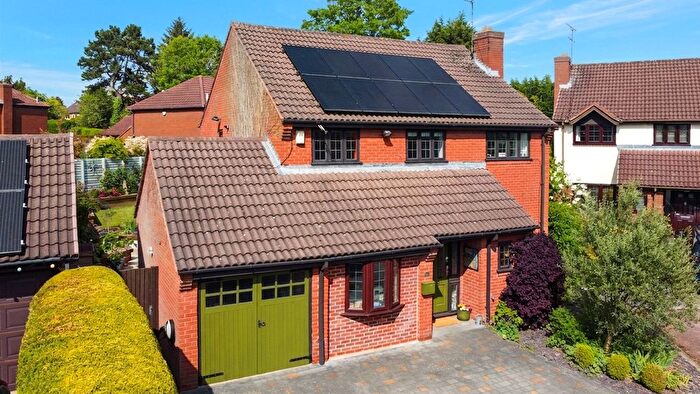 4 Bedroom Detached House For Sale In Carisbrooke Gardens, Leicester, LE2