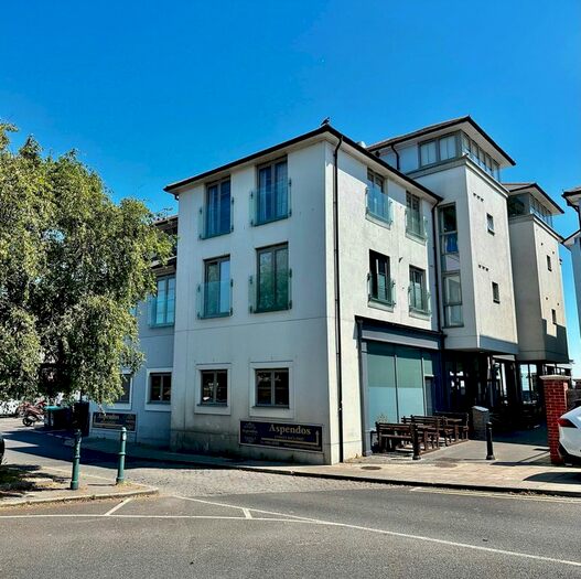 2 Bedroom Flat To Rent In Beach Street, Deal, Kent, CT14