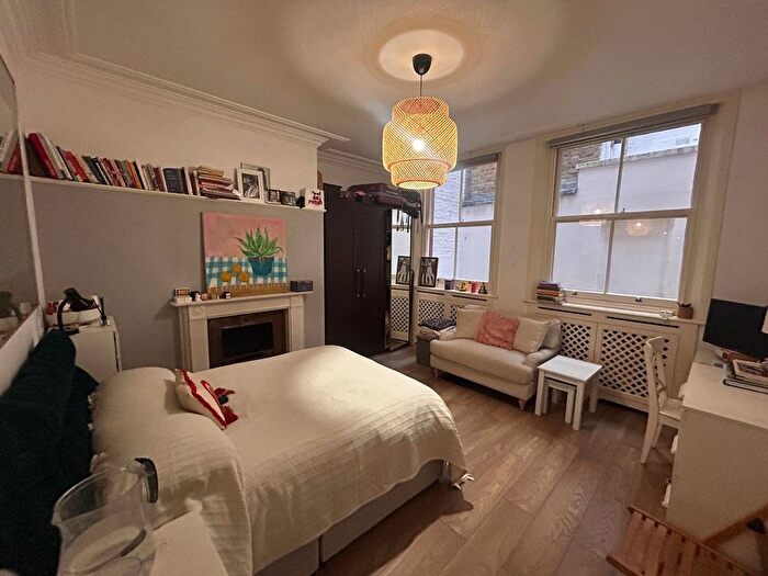 3 Bedroom Flat To Rent In Palace Gate, London, W8