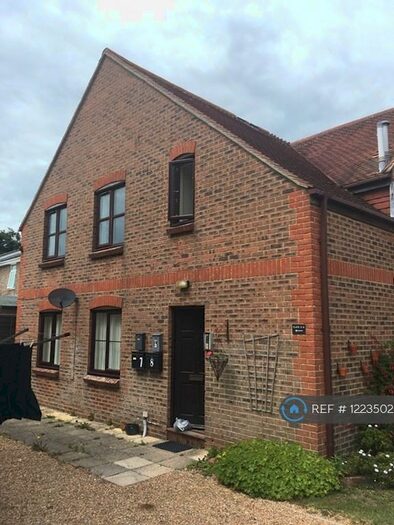 2 Bedroom Flat To Rent In Old Bakery Mews, Selsey, Chichester, PO20