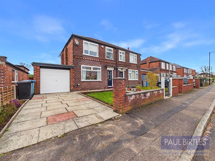 3 Bedroom Semi Detached House For Sale In Redesmere Park, Flixton, Trafford, M41