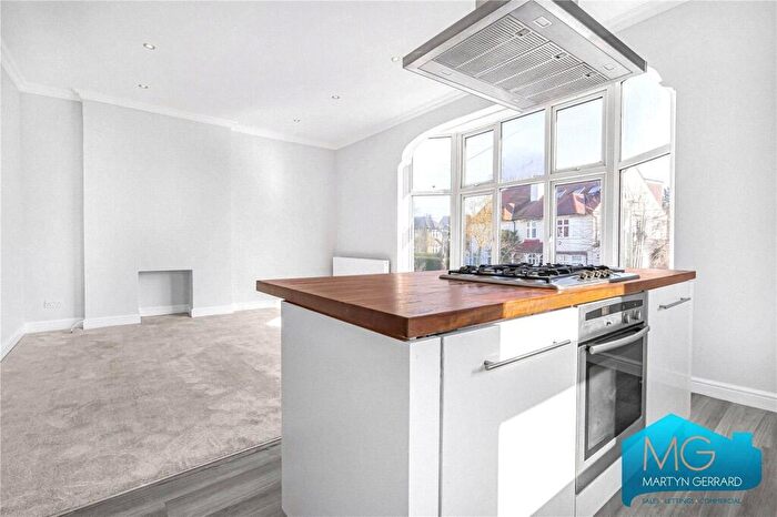 2 Bedroom Apartment To Rent In Holly Park Gardens, London, N3
