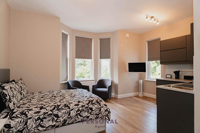Studio To Rent In Redwood Drive, Epsom, KT19