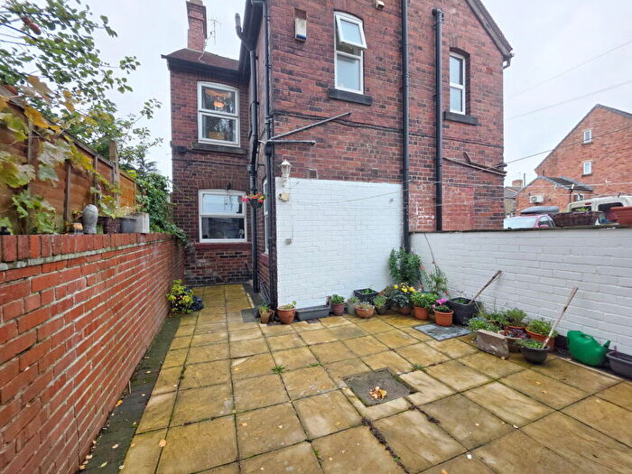 3 Bedroom Semi-Detached House For Sale In King Street, Hoyland, Barnsley, S74