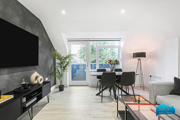 2 Bedroom Apartment To Rent In York Road, New Barnet, Hertfordshire, EN5