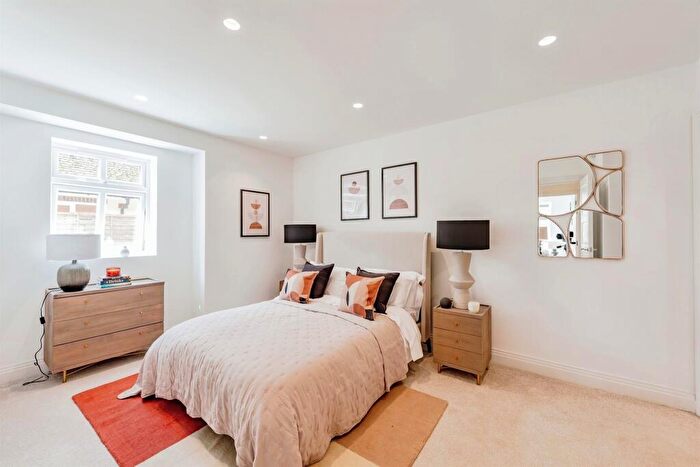 2 Bedroom Apartment For Sale In Oakhurst, East Grinstead, RH19