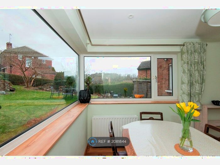 3 Bedroom Semi-Detached House To Rent In Knab Close, Sheffield, S7