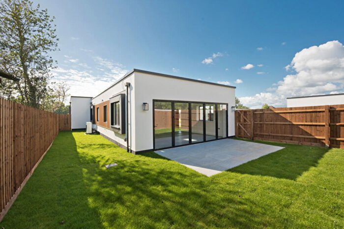 2 Bedroom Bungalow For Sale In Wexham Street, Stoke Poges, Buckinghamshire, SL3
