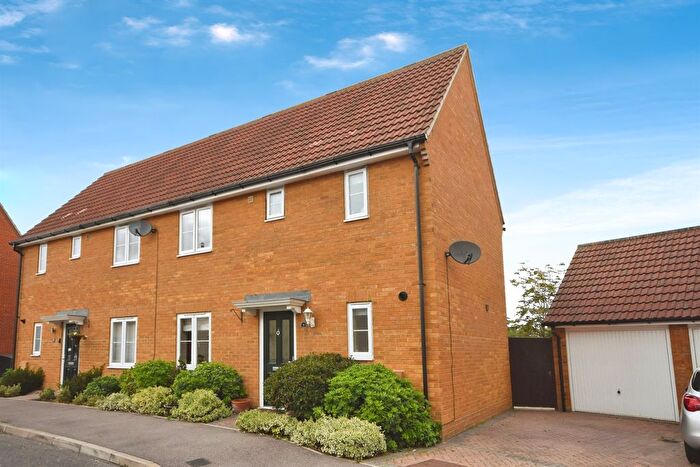 3 Bedroom Semi-Detached House For Sale In Elm Road, Dunmow, CM6