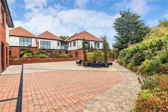 4 Bedroom Flat To Rent In Eden Lodges, Chigwell, IG7