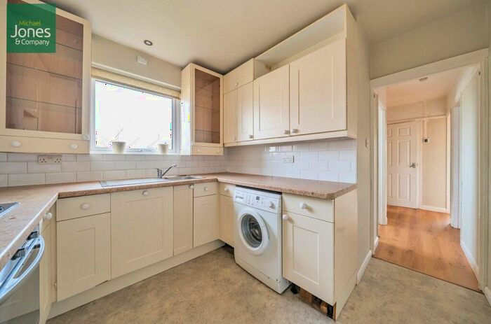 2 Bedroom Flat To Rent In Loxwood Avenue, Worthing, West Sussex, BN14