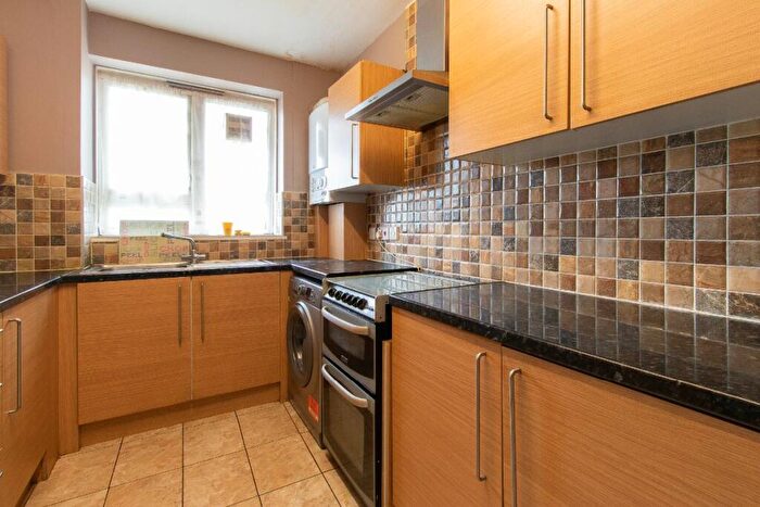 3 Bedroom Flat To Rent In Waterhead, Varndell Street, NW1