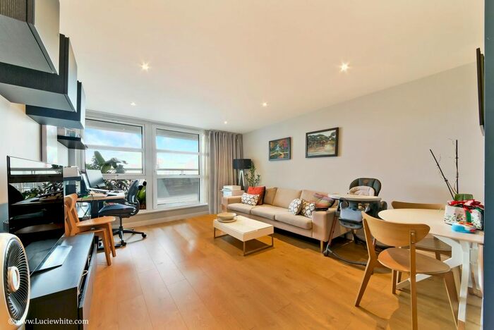 2 Bedroom Flat To Rent In Upper Richmond Road, London, SW15