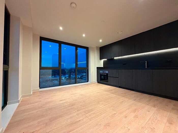 2 Bedroom Flat To Rent In Waterhouse Gardens, Dutton Street, Manchester, M3