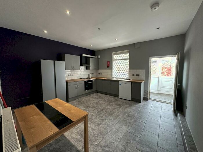 4 Bedroom House To Rent In Park Road, Worsborough, S70