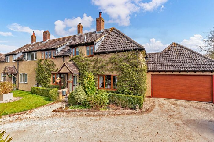 3 Bedroom Semi-Detached House For Sale In North End, Kelshall, SG8