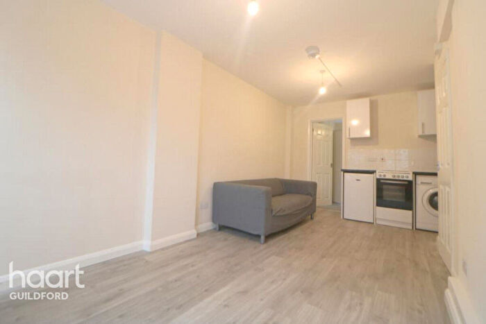 1 Bedroom Flat To Rent In Applegarth Avenue, Guildford, GU2