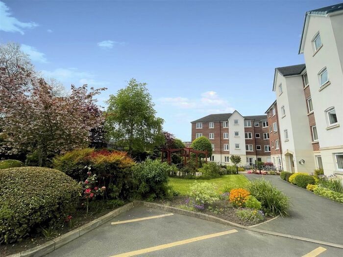 2 Bedroom Flat To Rent In Windsor Way, Aldershot, GU11