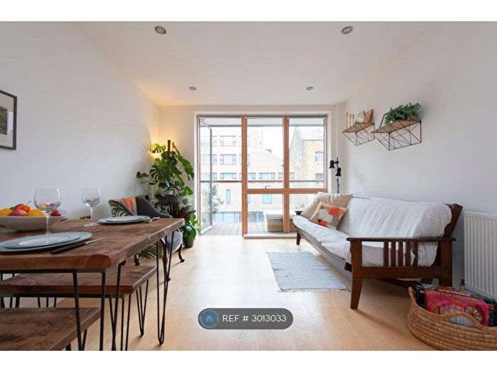2 Bedroom Flat To Rent In Downham Wharf, London, N1