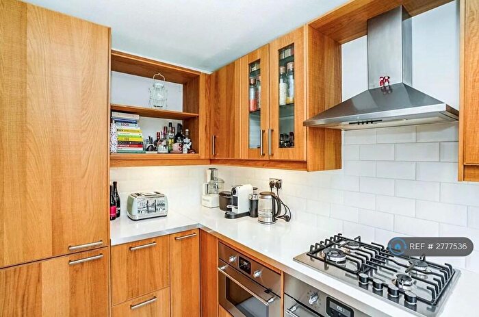 2 Bedroom Flat To Rent In Chiltern Park Avenue, Berkhamsted, HP4