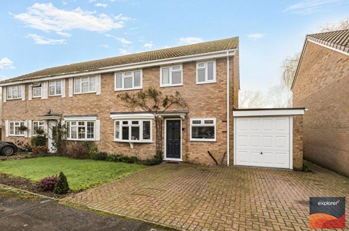 3 Bedroom Semi-Detached House For Sale In Hartleys, Silchester, RG7