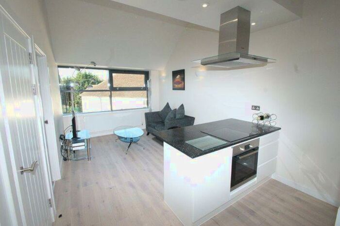 1 Bedroom Flat To Rent In Reynolds Court, Beaconsfield, HP9