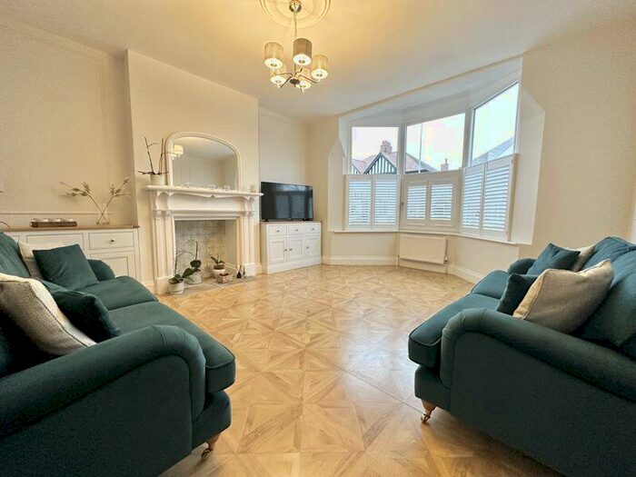 2 Bedroom Flat To Rent In Queens Parade, Cleethorpes, DN35