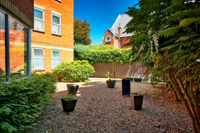 2 Bedroom Retirement Property For Sale In Harrison Close, Hitchin, SG4