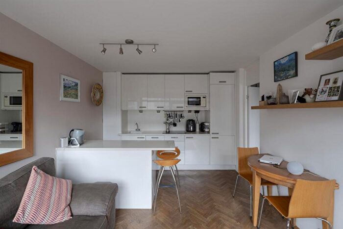 1 Bedroom Apartment To Rent In Ben Jonson House, Barbican, London, EC2Y