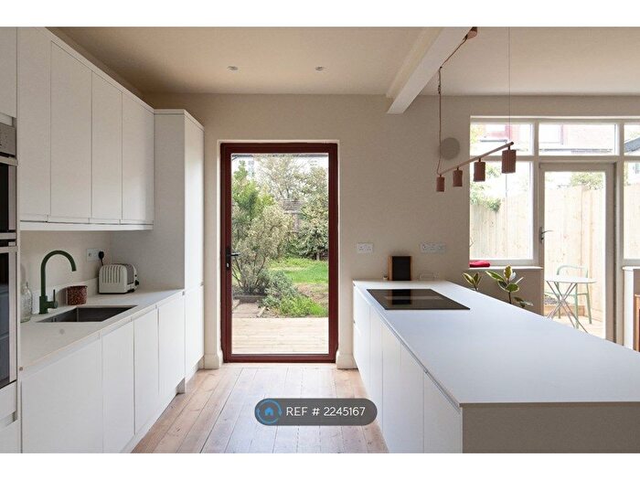 3 Bedroom Semi-Detached House To Rent In Forest Hill Road, London, SE22