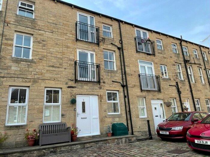2 Bedroom Flat To Rent In Nicolsons Place, Silsden, Keighley, West Yorkshire, Uk, BD20