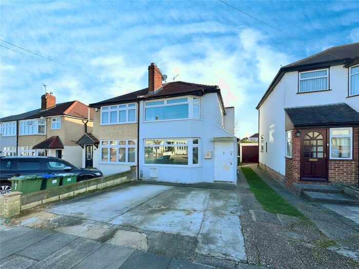 3 Bedroom House To Rent In Clinton Avenue, Welling, DA16