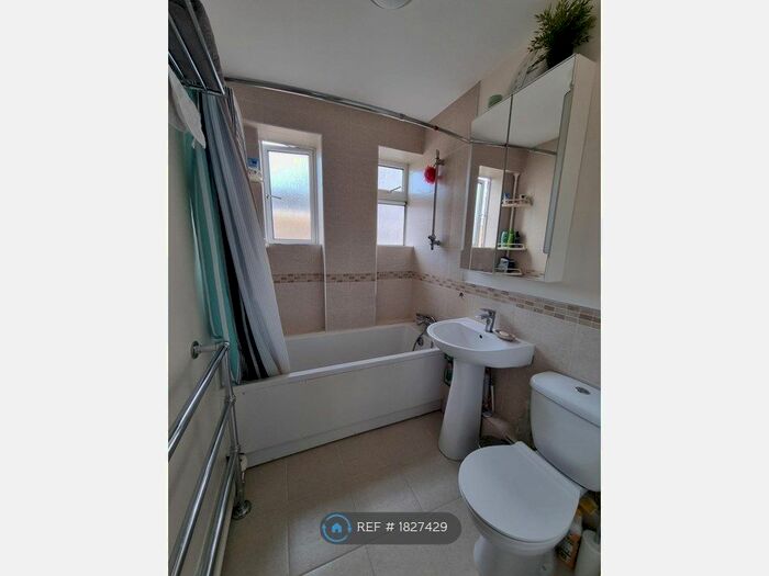 2 Bedroom Flat To Rent In Broughton Road, London, W13