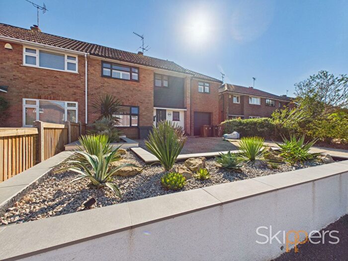4 Bedroom Semi-Detached House For Sale In Hillcrest Close, Kennington, TN24